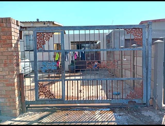 3 BEDROOM HOUSE FOR SALE IN KLIPSPRUIT WEST